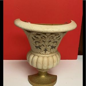 Vintage Home Interiors & Gifts Syroco wall urn planter